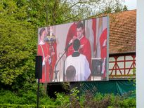 Livestream vor der Kirche und in viele Haushalte